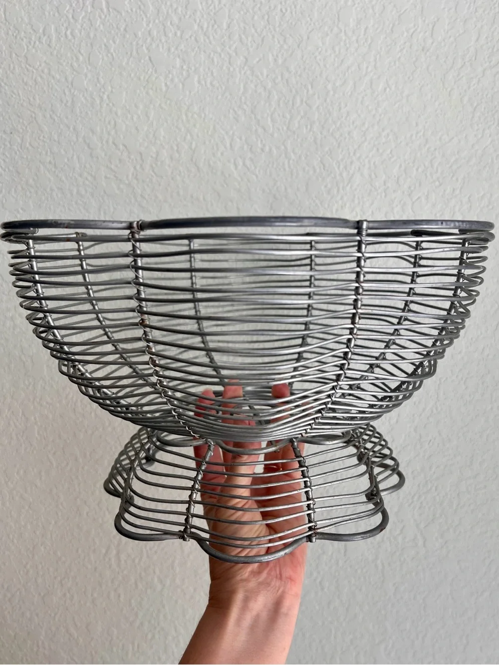 Vintage Metal Wire Fruit Basket Granny Kitchen Centerpiece Pedestal Bowl MCM